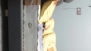 美少妇为了美国绿卡和两个洋老外3P连菊花都被草了