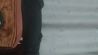 闺蜜就在客厅，大胆做爱内射，点赞200谢谢大家