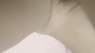 美国生活片04年学妹双马尾破处自拍初次性体验实录（下.面简.介可约学生妹）