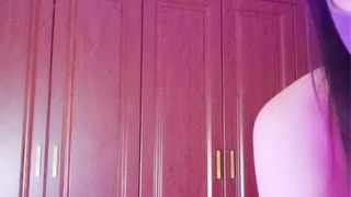 年轻粉嫩19岁妹子，激情与大叔激情啪啪啪各种体位姿势爆操叫浪呻吟爸爸爸爸快点来操死她！