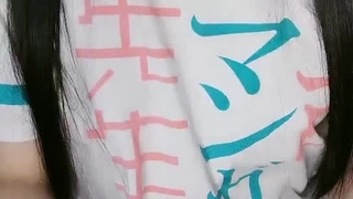 傻女孩Katy被抓到偷窃,最后与警察接吻