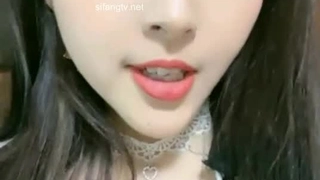 淫荡骚逼美女友陪我一起嗨