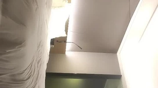 给少妇的小人物必须喷尿才能进门