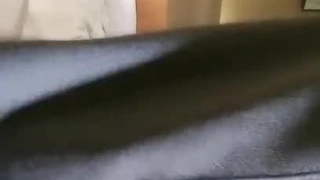 群P盛宴年轻人的游戏，宾馆里的年轻小骚逼跟小哥的激情啪啪，口交大鸡巴无毛小骚逼，淫声荡语各种抽插爆菊