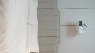 热辣的哥伦比亚少女接受大鸡巴