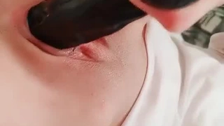 性感的女秘书身材真是丰满，我与她从床上干到水里来